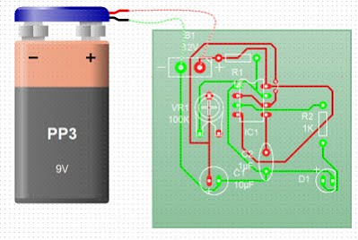 Pistas de un circuito eléctrico en una placa de cobre