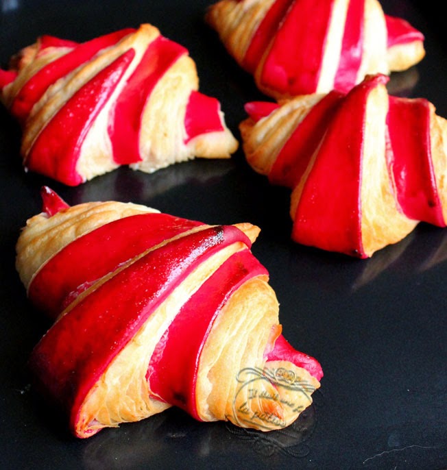 croissants couleur framboise