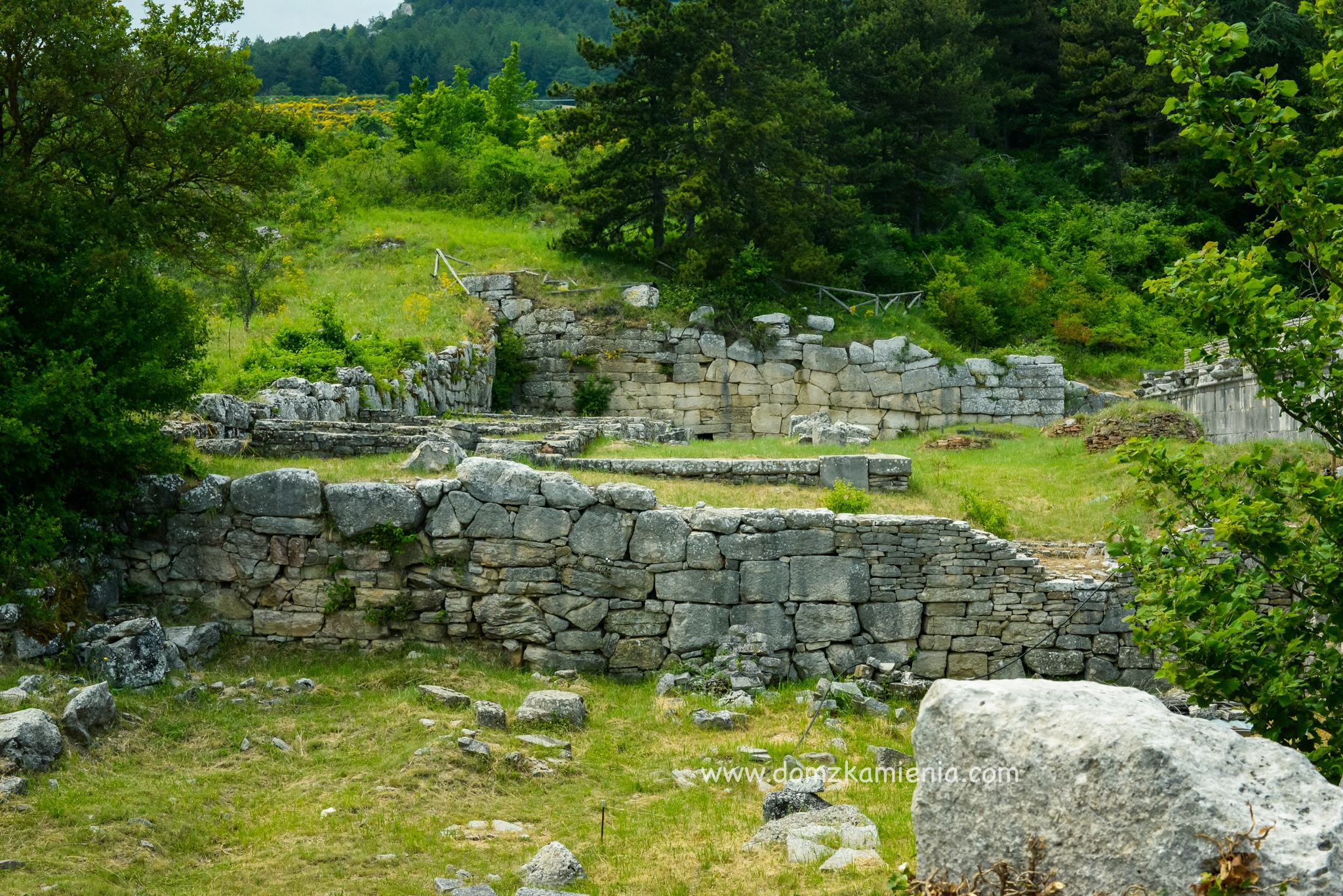 Dom z Kamienia, co zobaczyć w Molise, Pietrabbondante