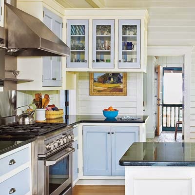 Eye For Design: Decorate Your Kitchen With Two-Tone Cabinets