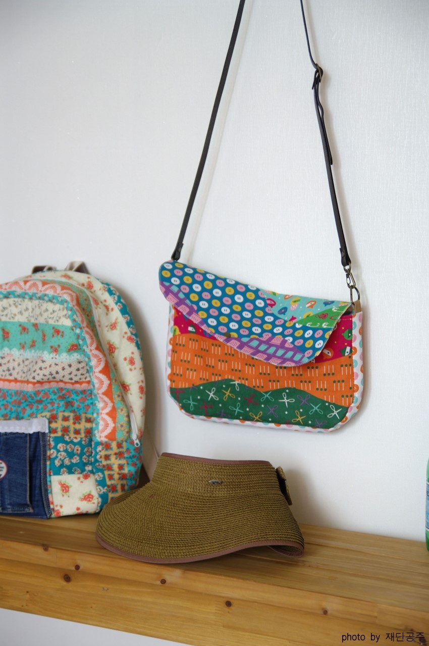 Cross Body Shoulder Bag Sewing Photo Tutorial. Step by Step DIY