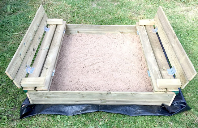 wickey flip lid sandpit