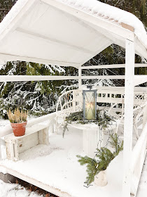 talvi piha lunta talo punavalkoinen pakkasta aurinko talvinen koti lumipeite