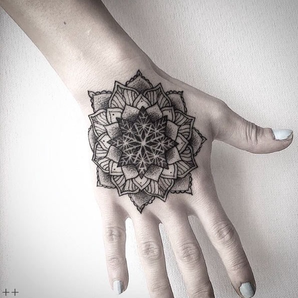 este_dotwork_tatuagem_de_mandala