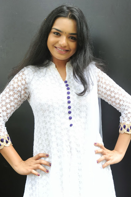 Yamini telugu actress latest beautiful pics