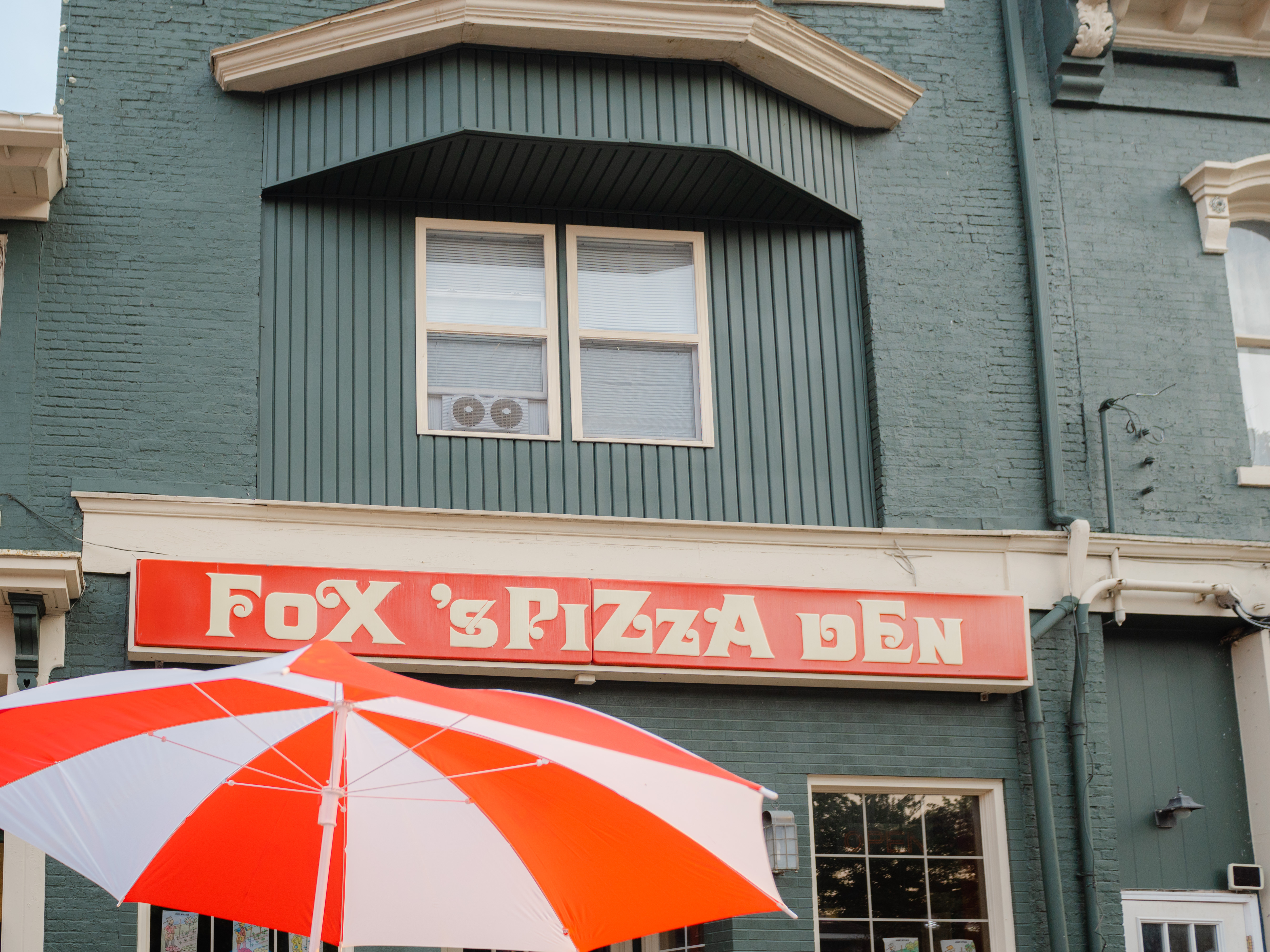 Fox Pizza Den