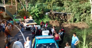 Accidente autobus pasajeros y auto deja mas de 50 heridos en Cordoba Veracruz