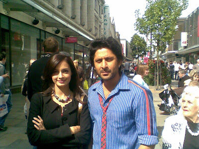 Hot Dia Mirza, Arshad Get Cozy In London