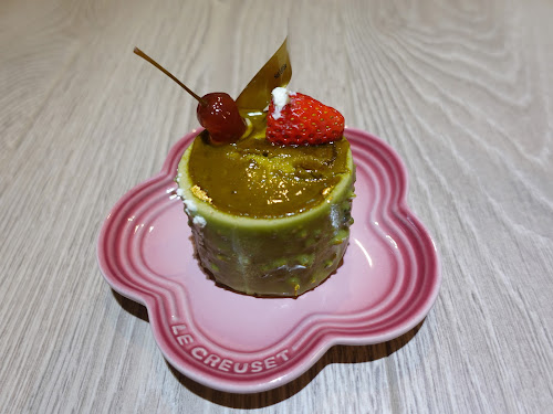 Fine Foods at Royal Garden Hotel [Hong Kong, CHINA] - One of the best French European pastry shop patisserie East Tsim Sha Tsui - Pistachio cherry cake