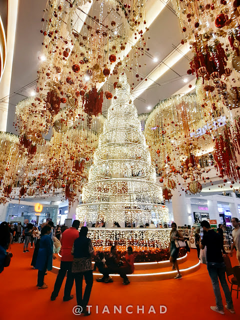 Christmas decoration in Berjaya Time Square 2018 Photo captured using Samsung Galaxy A7 (2018) camera