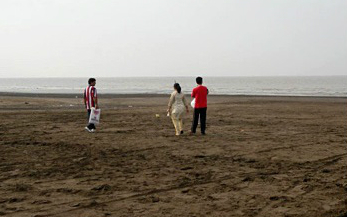 Tourists at the Dumas Beach