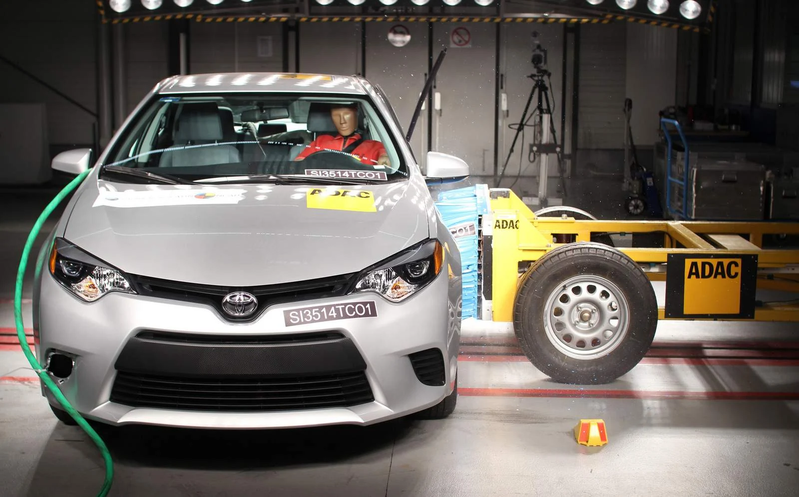 Novo Toyota Corolla 2015 - crash test
