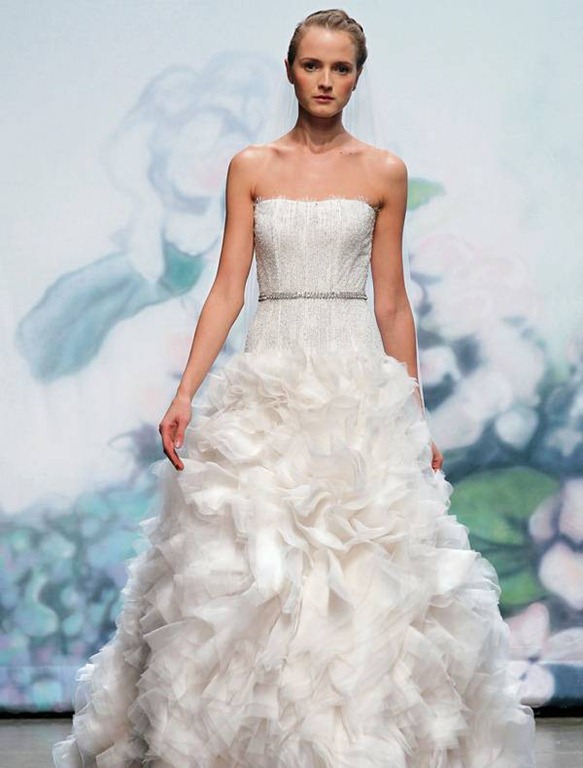 moniquelhuillierweddingdresses Excellent design by Monique Lhuillier for 