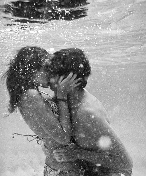 kissing underwater