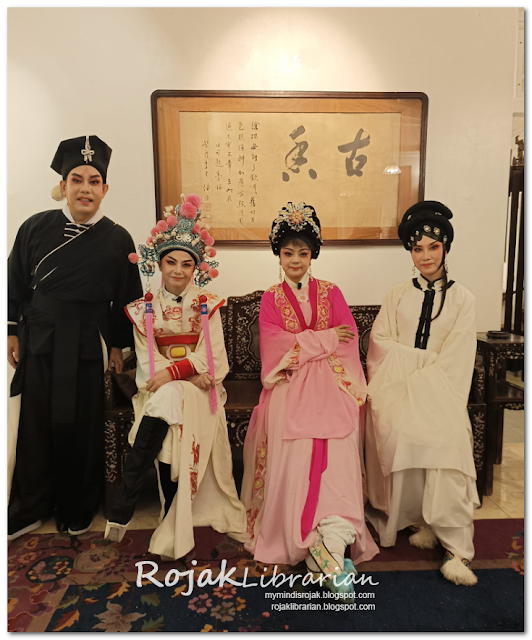 Performers of the Teochew Opera from Er Woo Amateur Musical and Dramatic Association