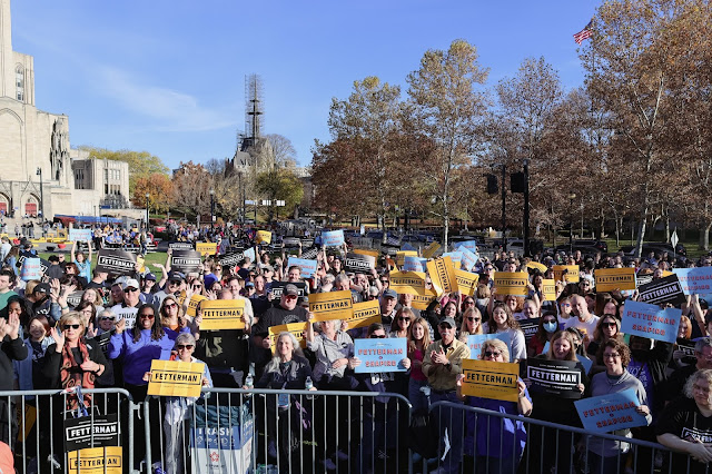 fetterman- obama rally at Schenley Plaza in Pittsburgh