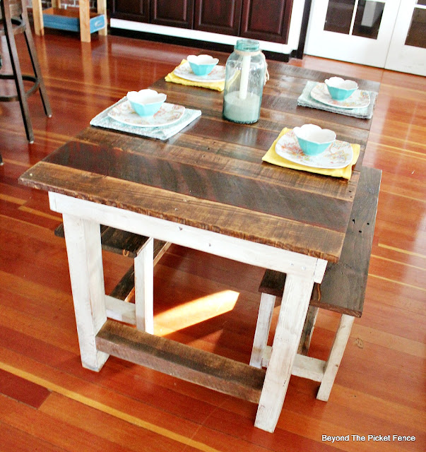 pallets, farmhouse, kitchen table, reclaimed wood, http://goo.gl/z9bPYj