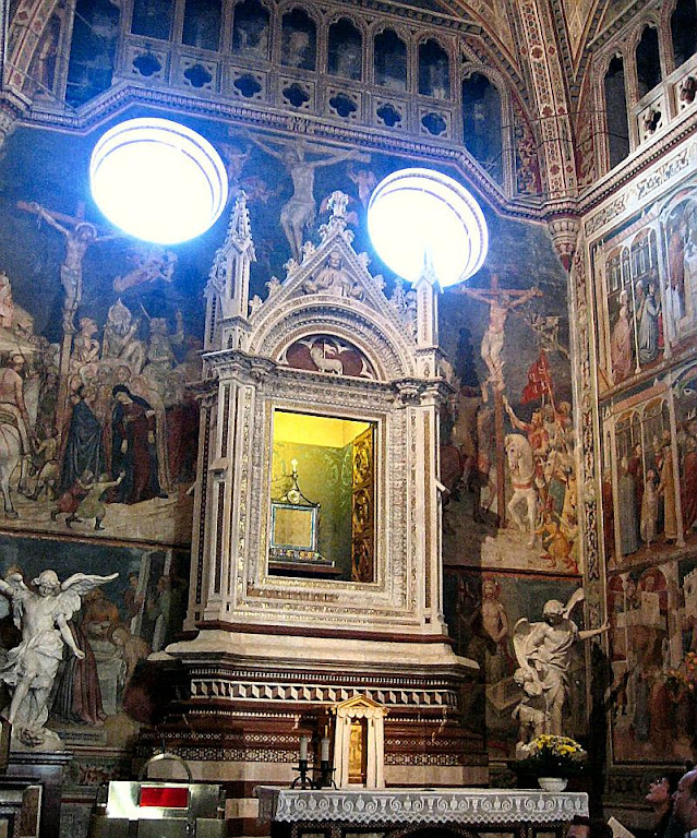 o corporal ensanguentado está na basílica de Orvieto onde pode é visto e venerado pelos fiéis
