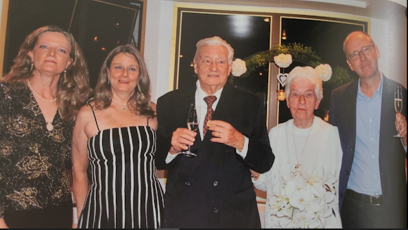 Casal Egon e Lorely, aos 80 anos de idade, com seus três filhos .