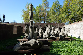 Gustavo Aceves horses migration sculpture exhibition Lapidarium Passo Sospeso Lucca Italy public art