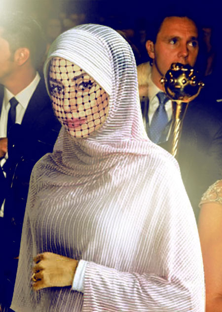 Foto Parody Lady Gaga Pakai Jilbab Dan Kebaya [ www.BlogApaAja.com ]