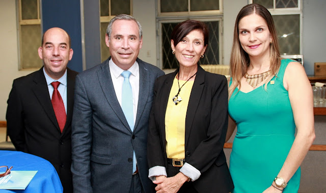 Diego Oviedo, Juan Luis León, Emma Lizano y Angélica Rodríguez, en la celebración del Día del Periodista