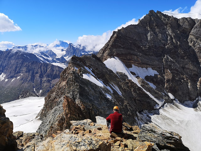 Dent d'Herens. Przepiękna nieznana góra nieopodal słynnego Matterhorn.