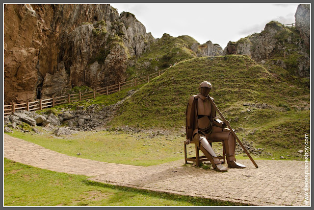 Lagos de Covadonga: Monumento al Minero