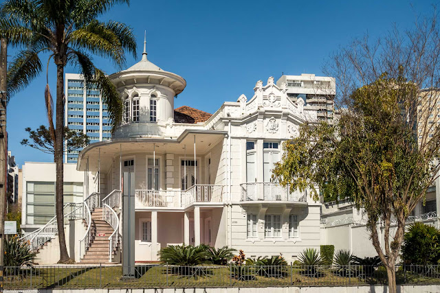 Casa na Avenida do Batel 1095