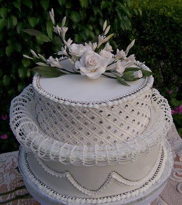 A 2 tier wedding cake with Joseph Lambeth Style as the main highlight and