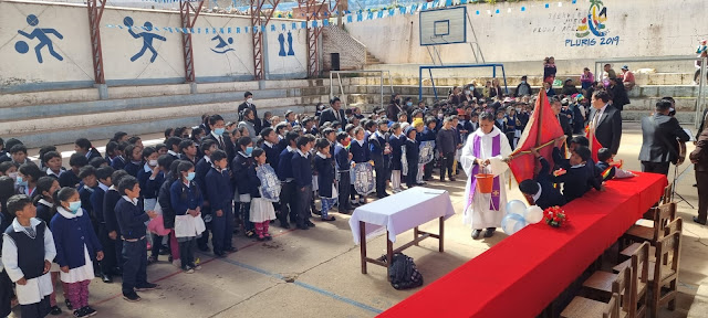 Die Schule von Daniel Salamanca in Ocuri, Potosí - Bolivien wurde 73 Jahre alt.