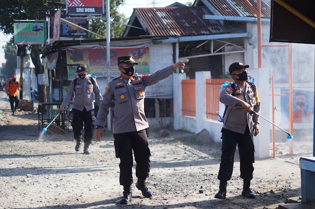 Cegah Penyebaran Covid-19, Polri-TNI Serta Pemkab Batu Bara Semprot Disinfektan Secara Masal Di Wilayah Hukum Polres Batu Bara