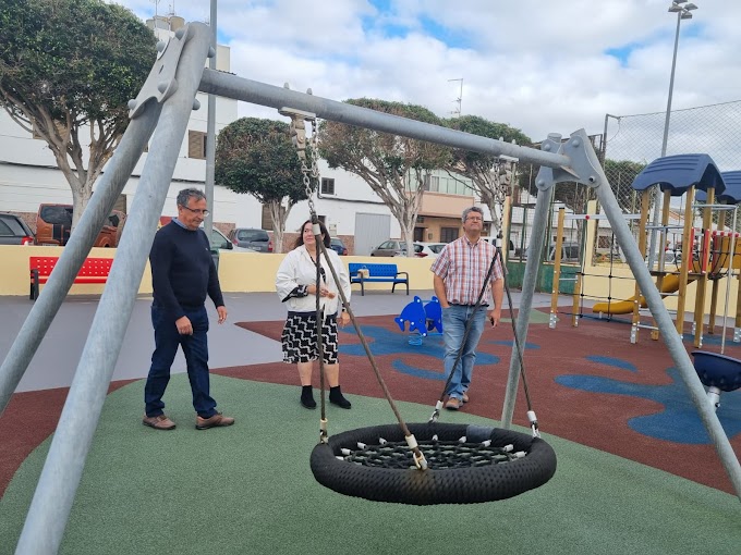 Reapertura del parque infantil de San Antonio tras intensas mejoras.