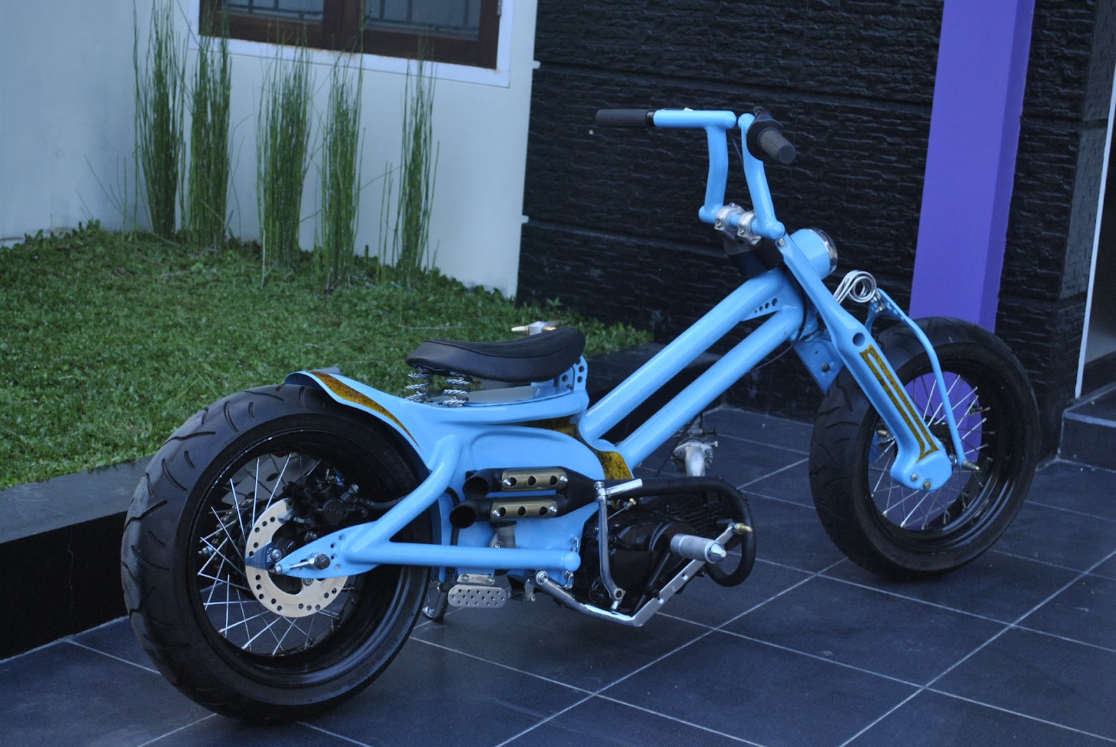 STRANGER BLOG HONDA C70  CUSTOM  FROM A P E MOTORCYCLE