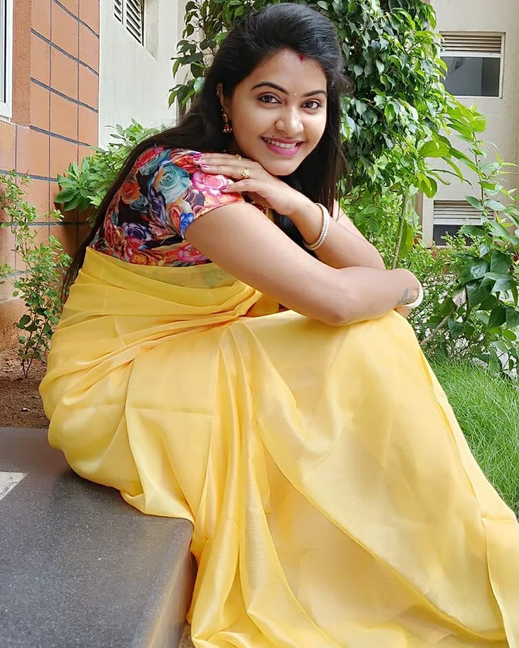 Serial Actress Rachitha Dinesh Beautiful Gorgeous Saree Pics