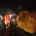 Longsor di Bukit Lampu, Batu Besar Menggelinding Hantam Pick Up