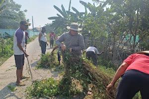Atasi Sampah Menggunung, Kades Mekar Kondang Sewa Alat Berat