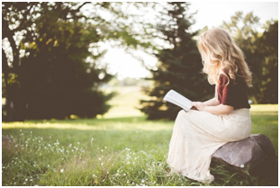 Perempuan Yang Suka Baca Buku Dinilai Lebih Cantik Oleh Banyak Pria