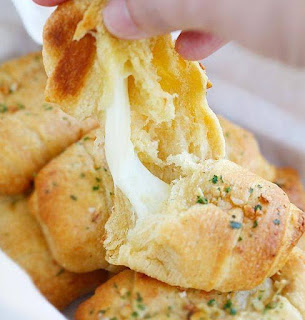 MOZZARELLA BUTTER GARLIC ROLLS