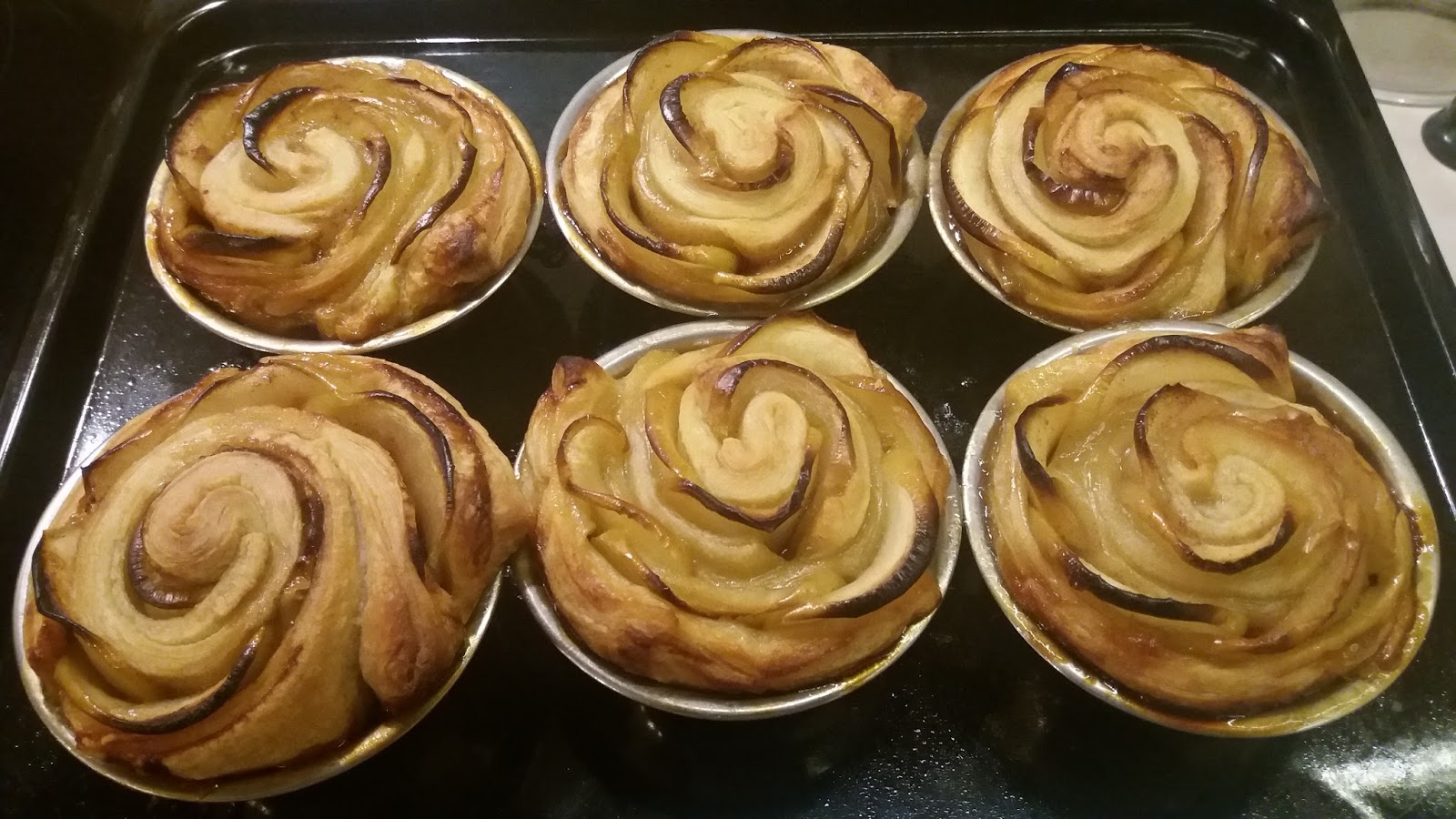 APPLE PUFF PASTRY ROSES