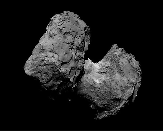 Comet from Outer Solar System Astonishes Astronomers