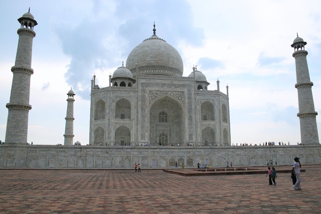 The True Story Behind the Taj Mahal: Love, Legacy, and History
