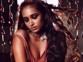 bollywood actress Jiah khan in bikini. Jiah khan hot pics, Jiah khan hot pics, Jiah khan kissing, Jiah khan smile, Jiah khan sexy boobs showing