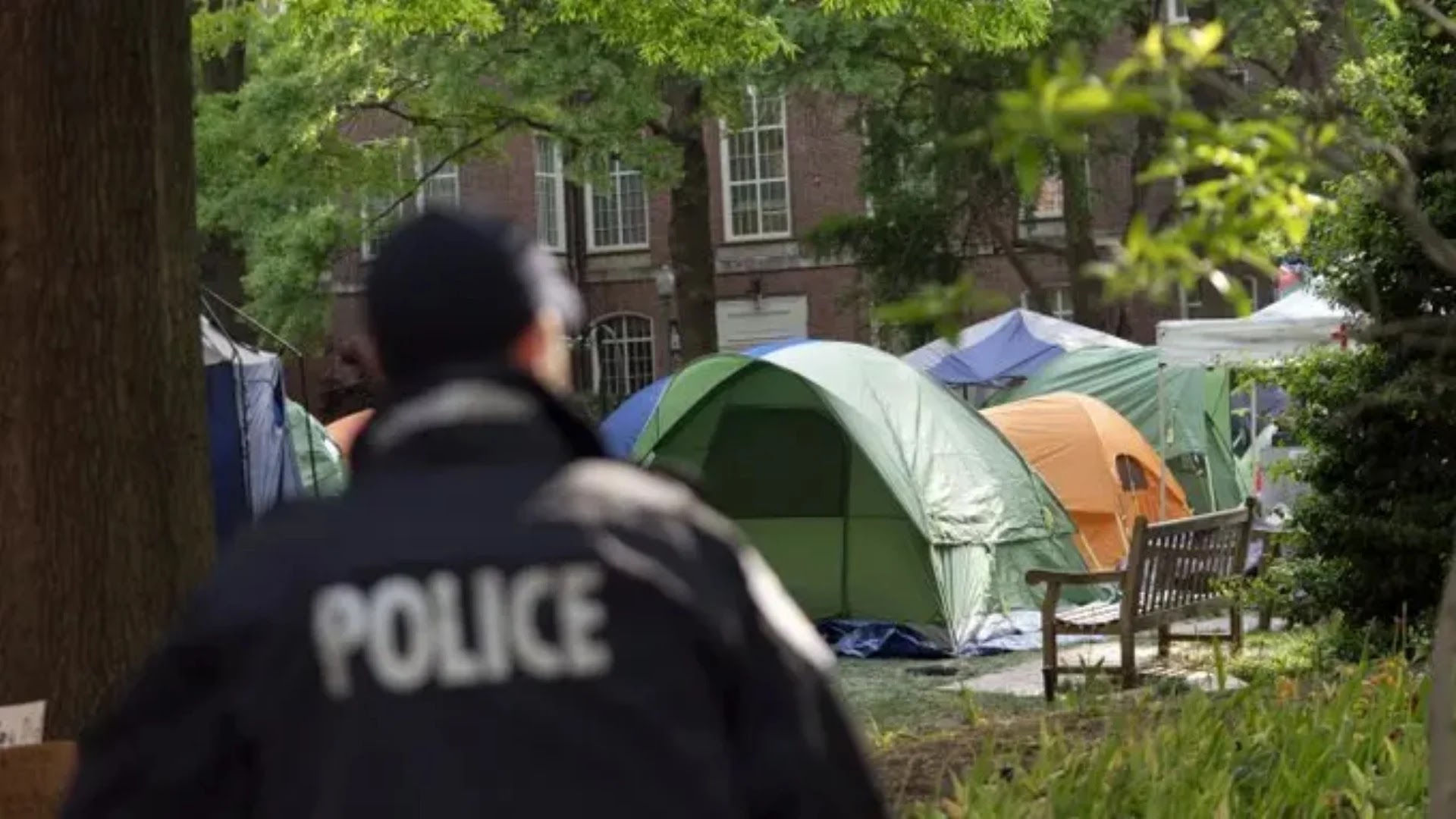 Student anti-war protesters dig in as faculty condemn universities' leadership over calling police