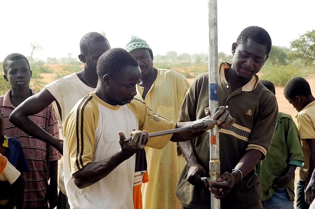 Solar Powered Water Pumps In Zimbabwe Bring Bright Future To Villagers!