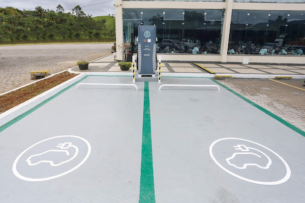 Volvo inaugura segundo eletroposto em São Sebastião - litoral norte de SP