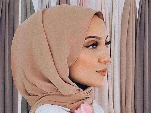 10 Warna Hijab Yang Bikin Wajah Lebih Cerah - Warna jilbab yang lembut