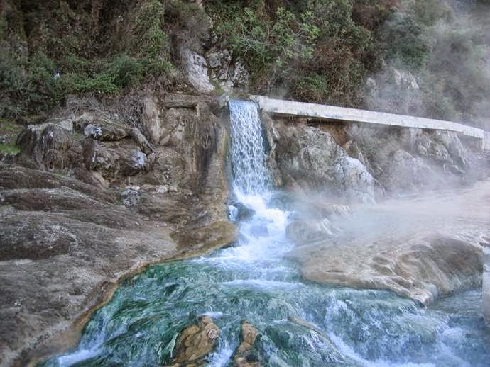 Ξεπουλάνε και τις Θερμοπύλες 