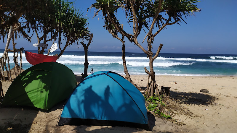 foto camping di pantai sanglen gunungkidul yogya