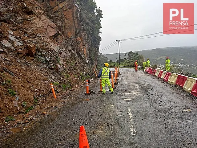 Preocupantes derrumbes en ruta Bahía Mansa - Maicolpue